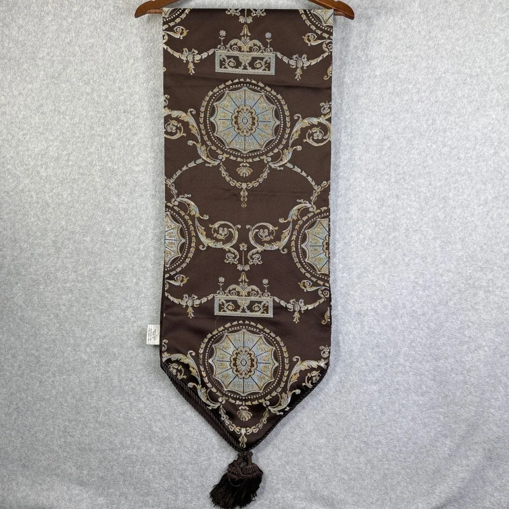 CASA Table Runner 72